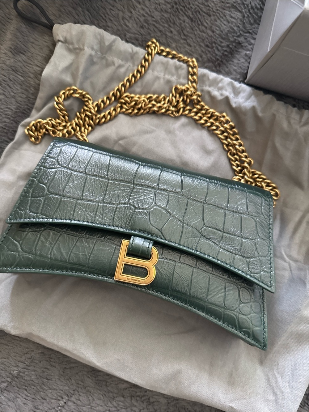 B Green Croc-Embossed Leather Shoulder Bag with Gold Chain